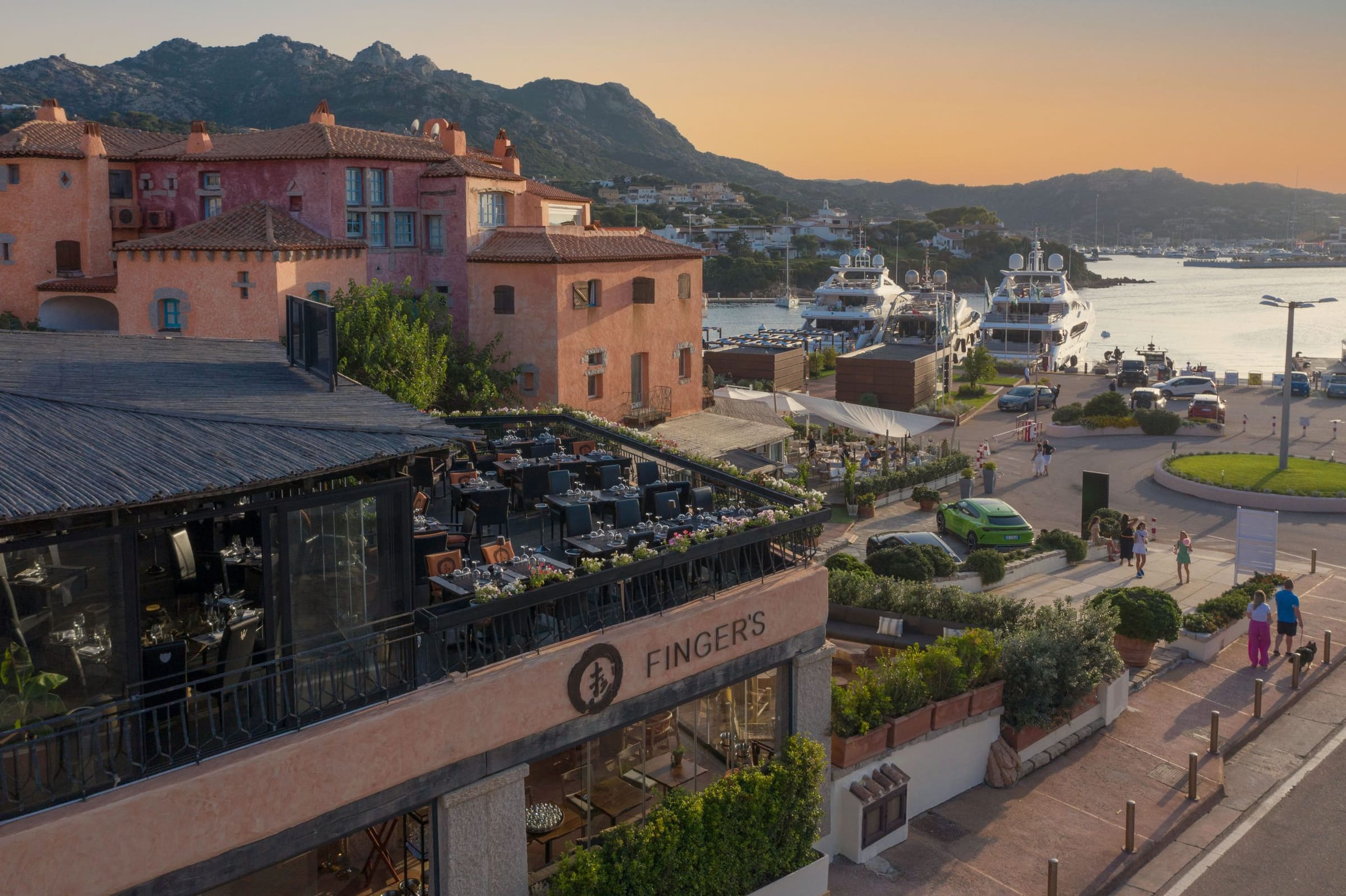 Ristorante Fingers a Porto Cervo con barche ormeggiate