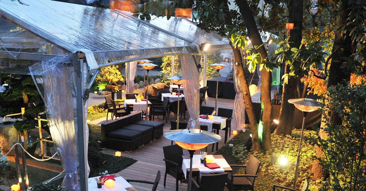 Il giardino e la sala di Finger's Garden a Milano