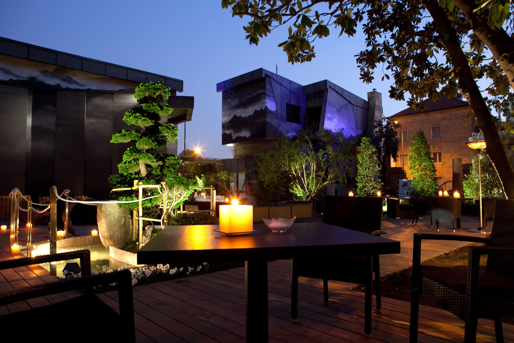 The interiors of Finger's Garden, sushi fusion restaurant in Milan